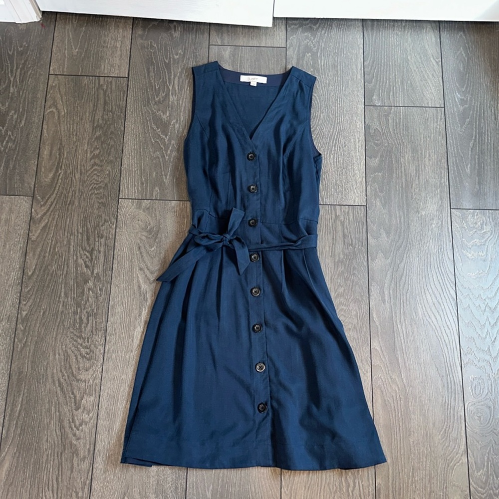 Woman’s Loft button down dress size 6